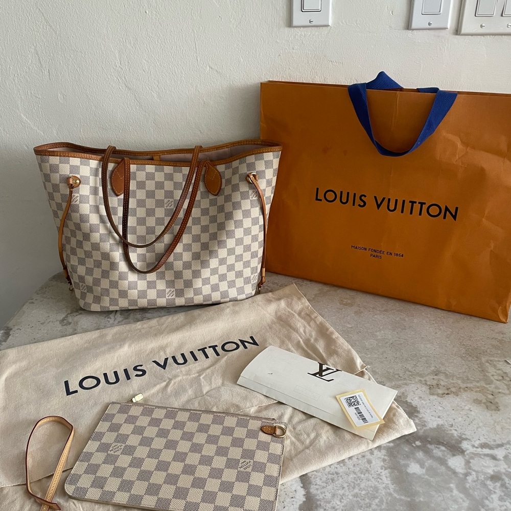 AUTHENTIC Louis Vuitton Neverfull MM in Damier Azur